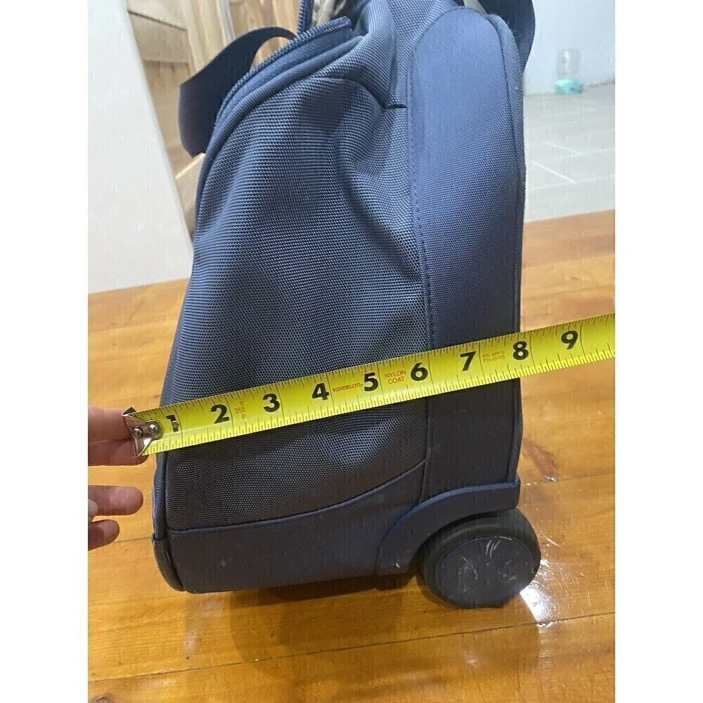 Victorinox Traveler Black 15” Wheeled Luggage Carry On Bag Black Nylon Canvas
